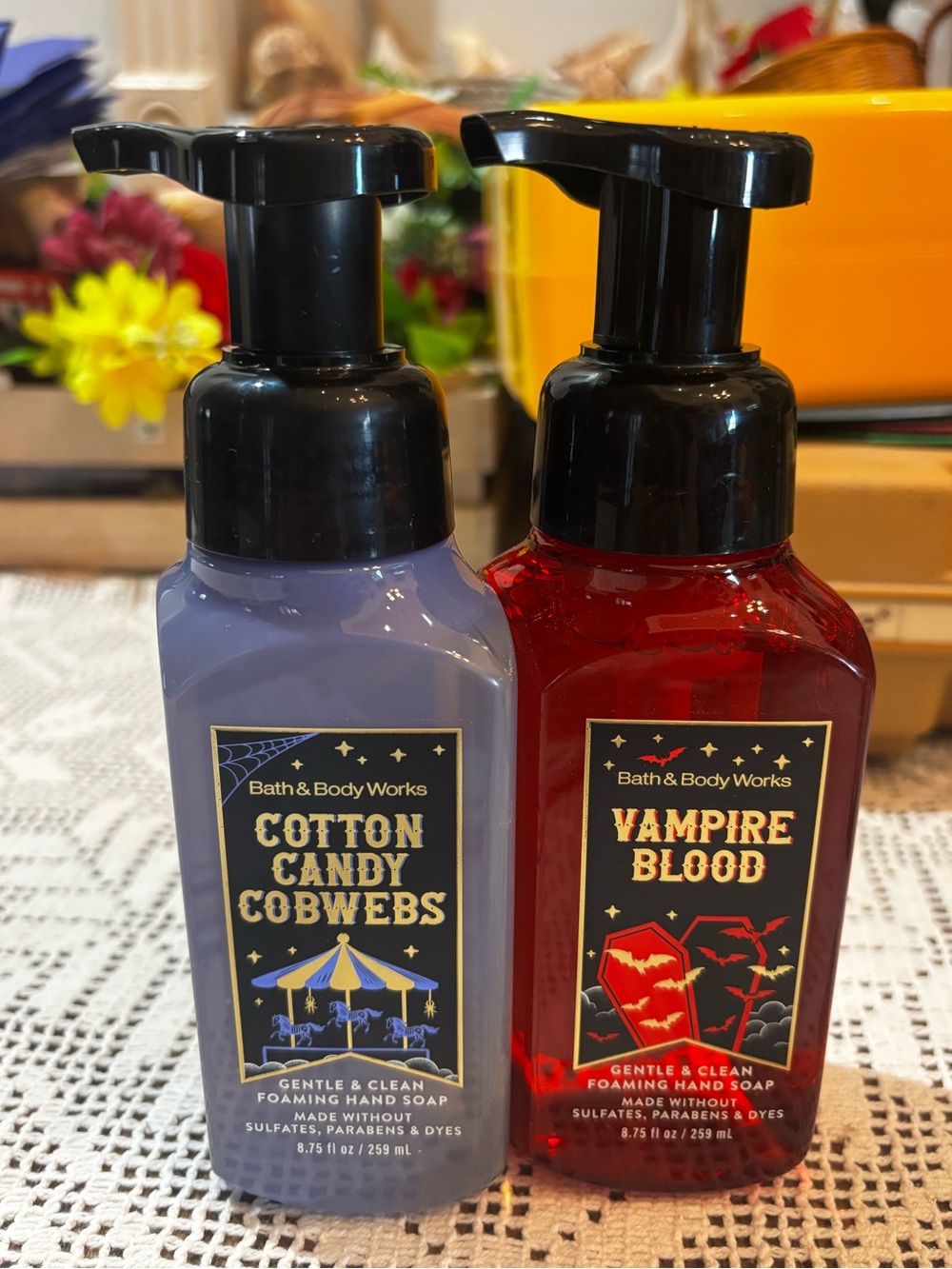 (2026)Bath & Body Works Cotton Candy Cobwebs & Vampire Blood Foaming Hand Soap